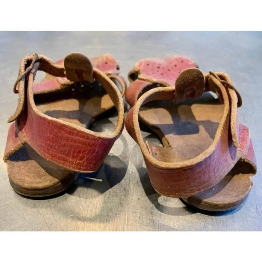‎Vintage red leather baby sandals